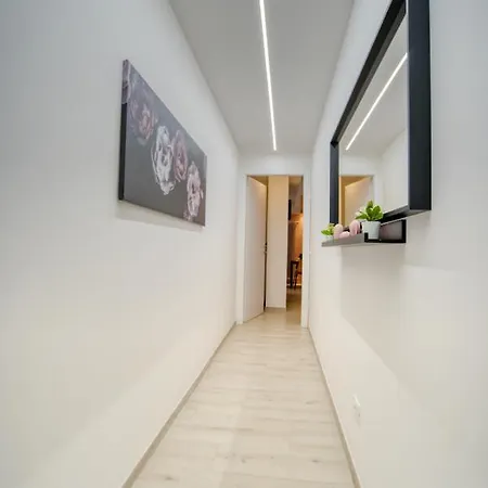 Suzzani 273 * Milan