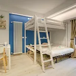 Suzzani 273 Отель