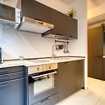 Suzzani 273 Отель
